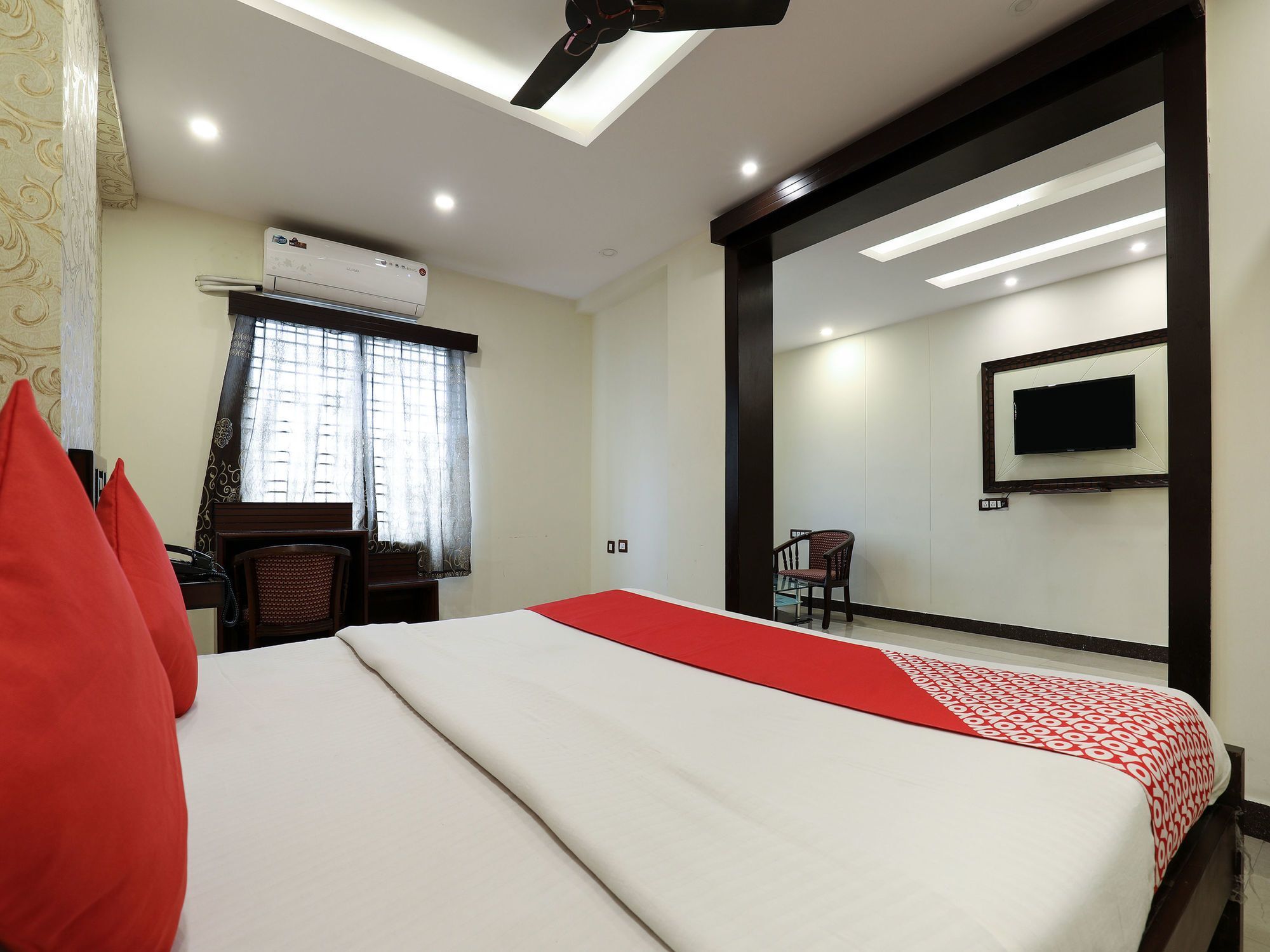 Oyo 16539 Grand Sandarshini Inn Hyderabad Exterior photo